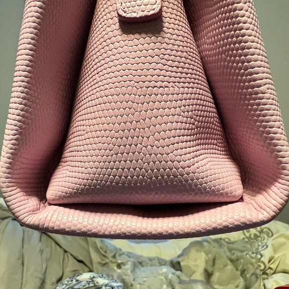 SOLD Dolce & Gabbana pink Lucia bag with bee decorated - Picture 16 of 16